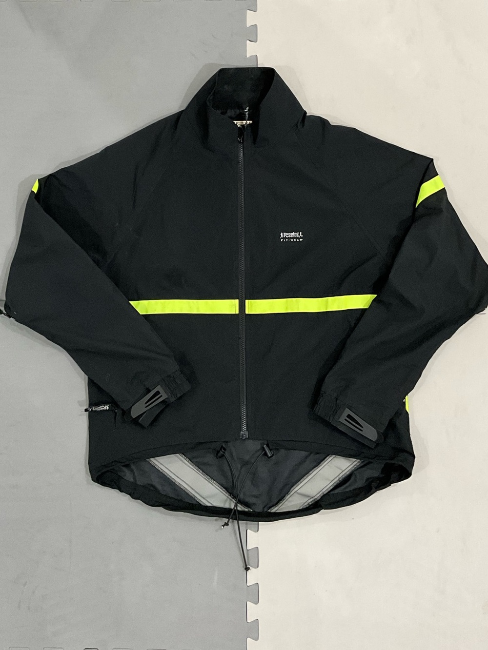 Running room Road Running / Trail Running Shell with Reflective Band